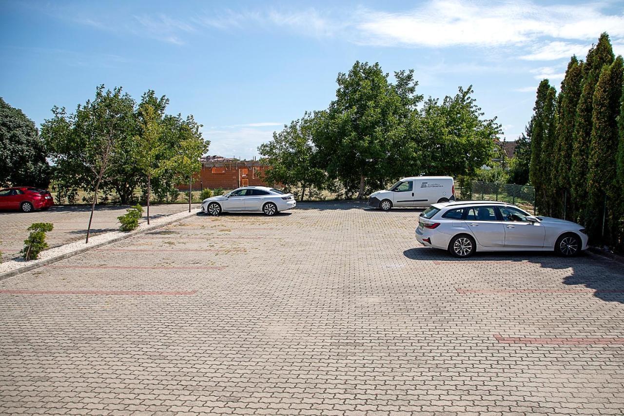 Lux Apartman Buek Bagian luar foto
